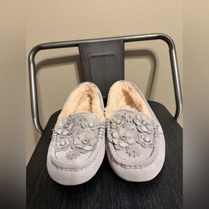UGG Women’s Moccasin Slippers Gray Floral Shearling Lined Size 6 Well Worn